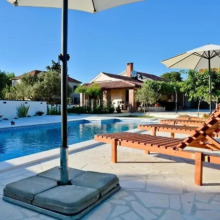 Holiday home Family Friendly House With A Swimming Pool Debeljak, Zadar - 25720 *