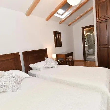 Holiday home Family Friendly House With A Swimming Pool Debeljak, Zadar - 25720